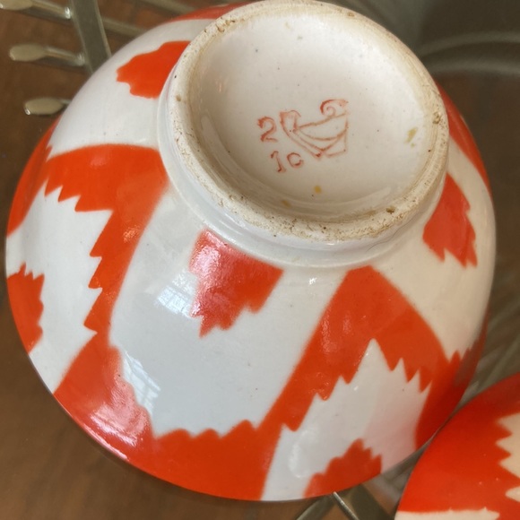 Set of two handmade vintage porcelain ceramic orange ikat bowls - Picture 8 of 10